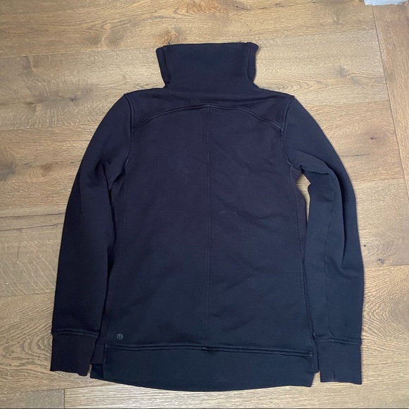 Lululemon Press Pause Pullover, size 6 - Picture 3 of 9